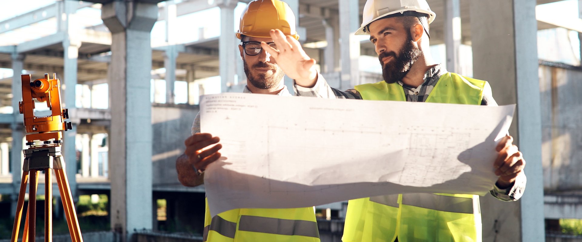 hombres en construcción