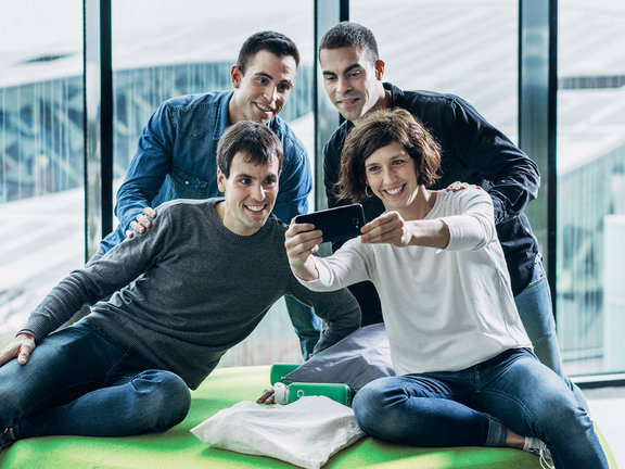 amigos sacandose un selfie